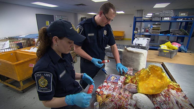 Douanes sous haute surveillance Canada Bell Media