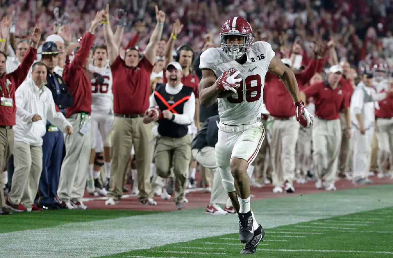 Image for the The COLLEGE FOOTBALL PLAYOFF Headline TSN’s 16-Game Bowl Season Schedule, Kicking Off this Saturday, December 17 press release