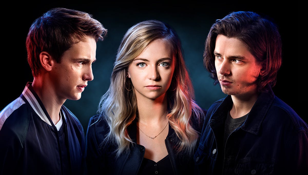 Image en vedette de l'article Fureur de vivre, amours compliqués, nombreux secrets : une deuxième saison pour CLASH!