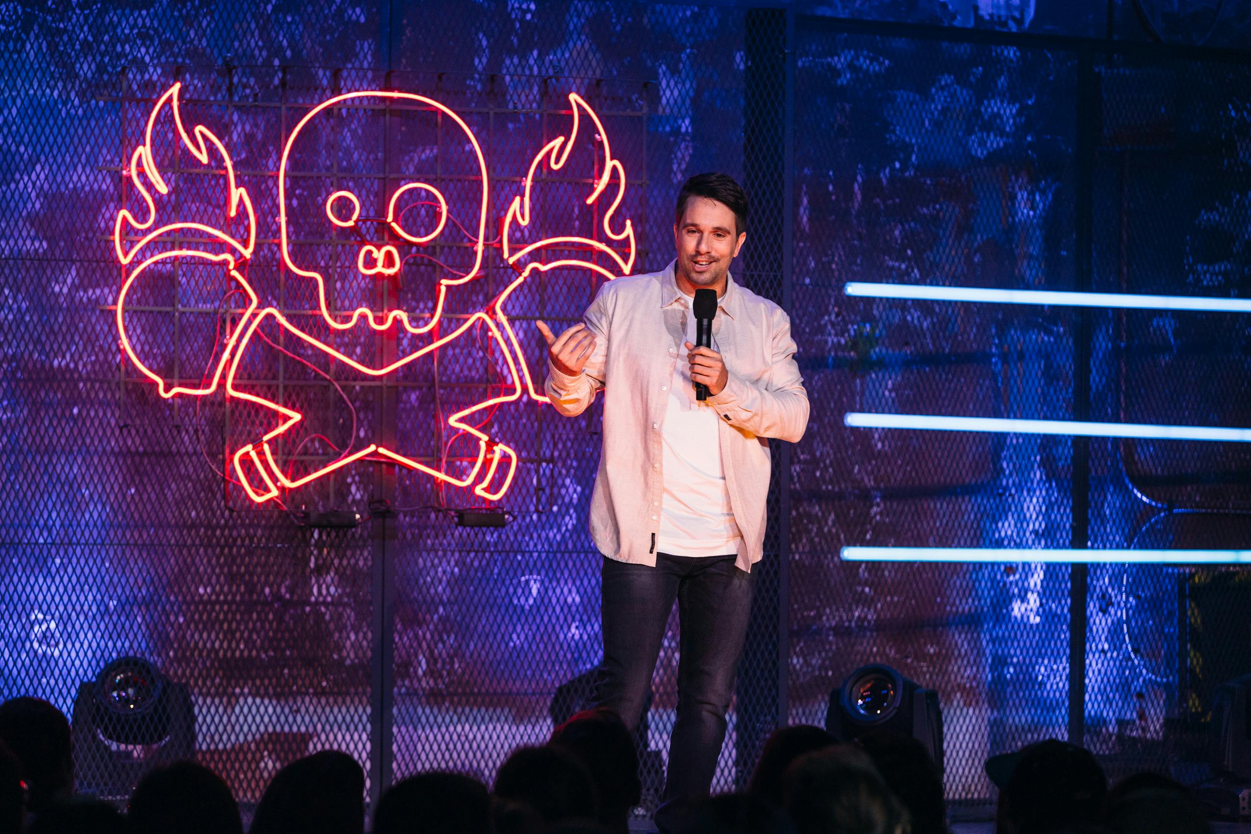 Image en vedette de l'article De gros noms pour la 2e saison de ROAST BATTLE : LE GRAND DUEL !