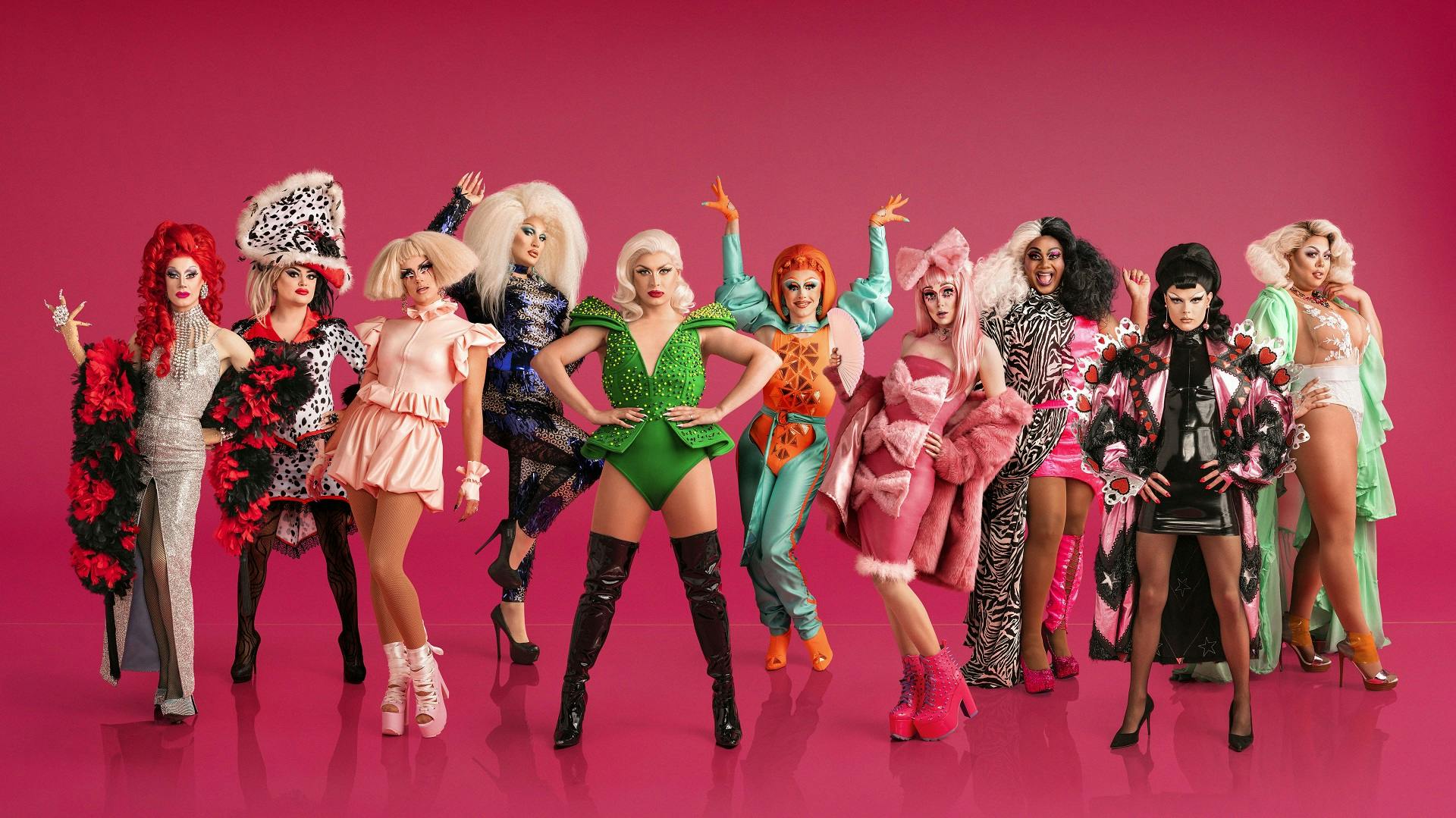 Image en vedette de l'article Démarrez vos moteurs : RUPAUL’S DRAG RACE UK débarque à SUPER ÉCRAN!