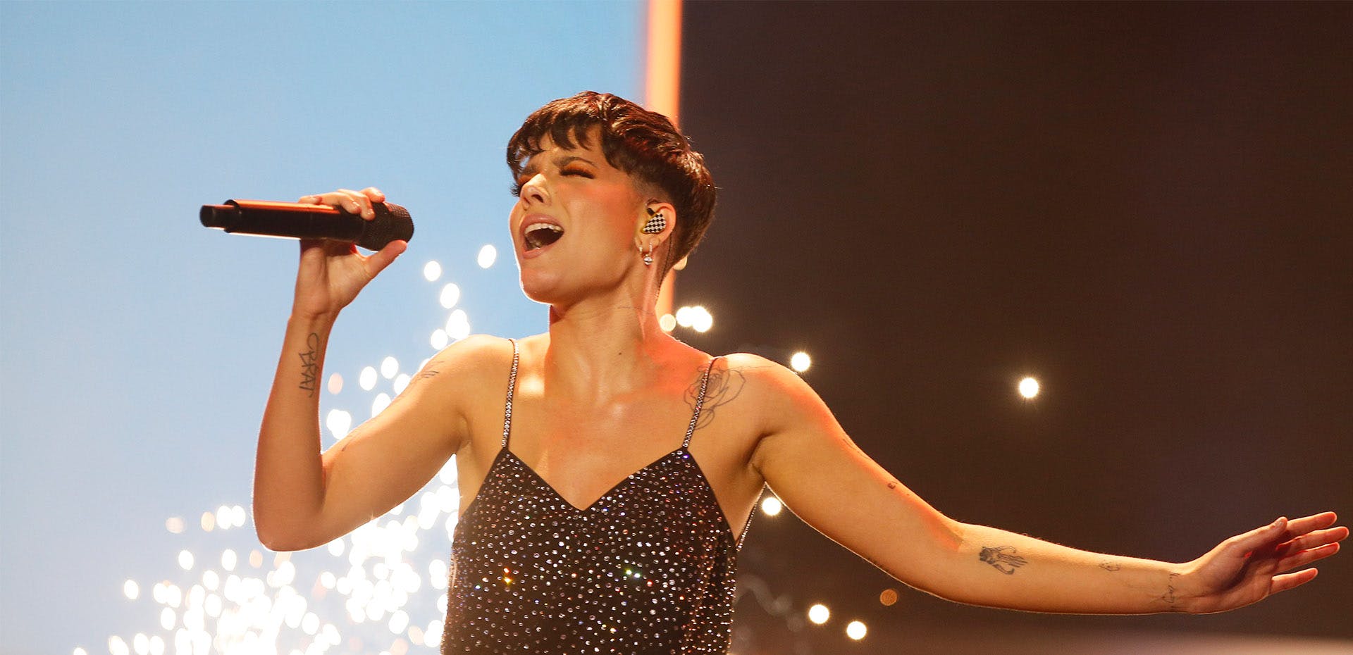 Image for the iHeartRadio Canada Brings the Heat this Season with Exclusive Live Stream from New York City’s Star-Studded IHEARTRADIO JINGLE BALL press release