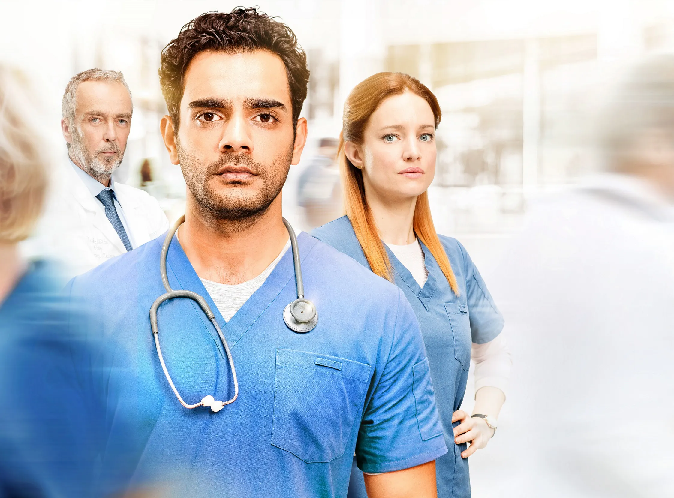 Image en vedette de l'article Hamza Haq et Laurence Leboeuf sortent leurs scalpels dans TRANSPLANTÉ, une nouvelle série de fiction médicale!