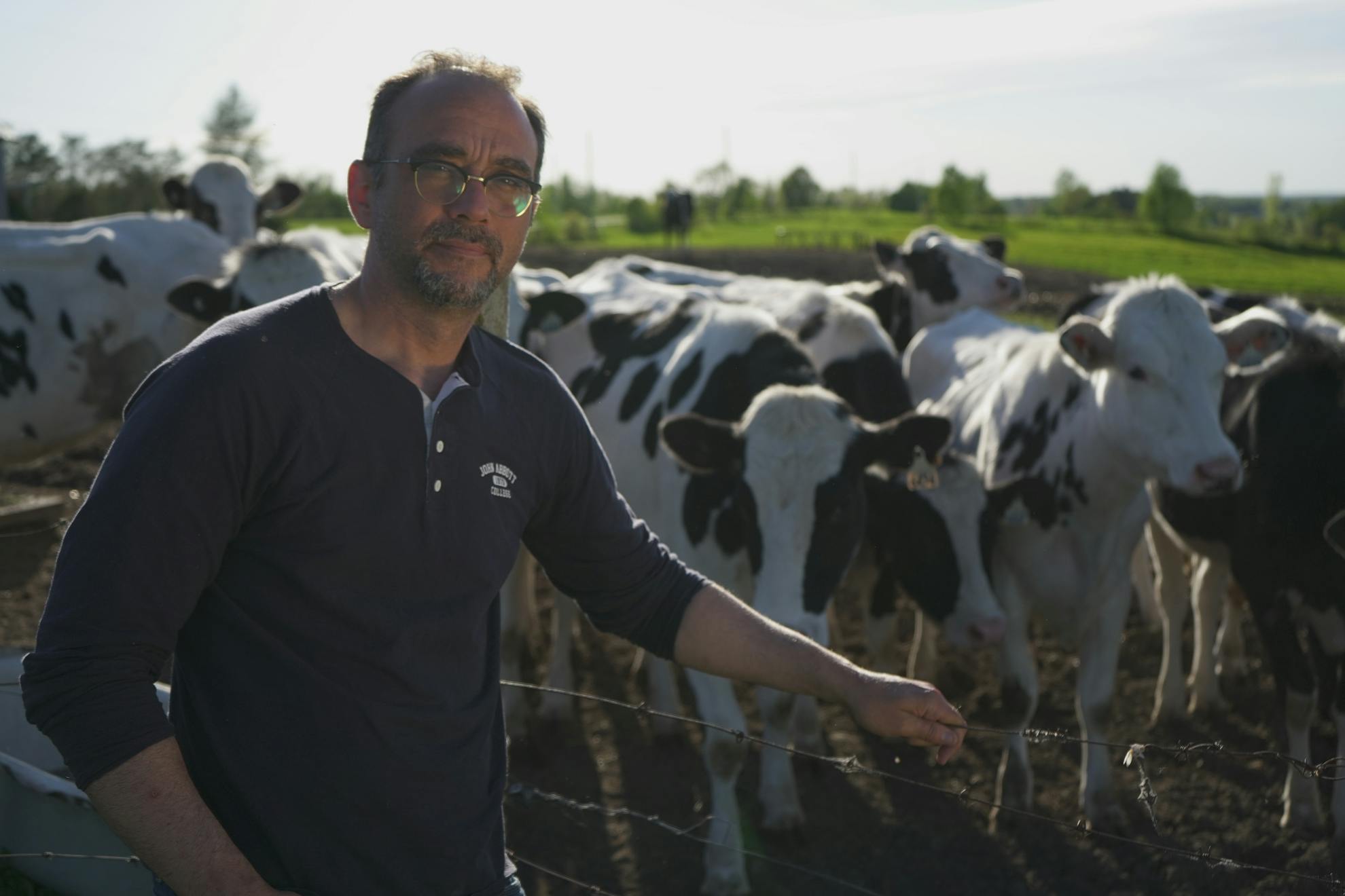 Image en vedette de l'article LA DÉTRESSE AU BOUT DU RANG : un documentaire bouleversant avec Stéphane Gendron sur la souffrance des agriculteurs d’ici