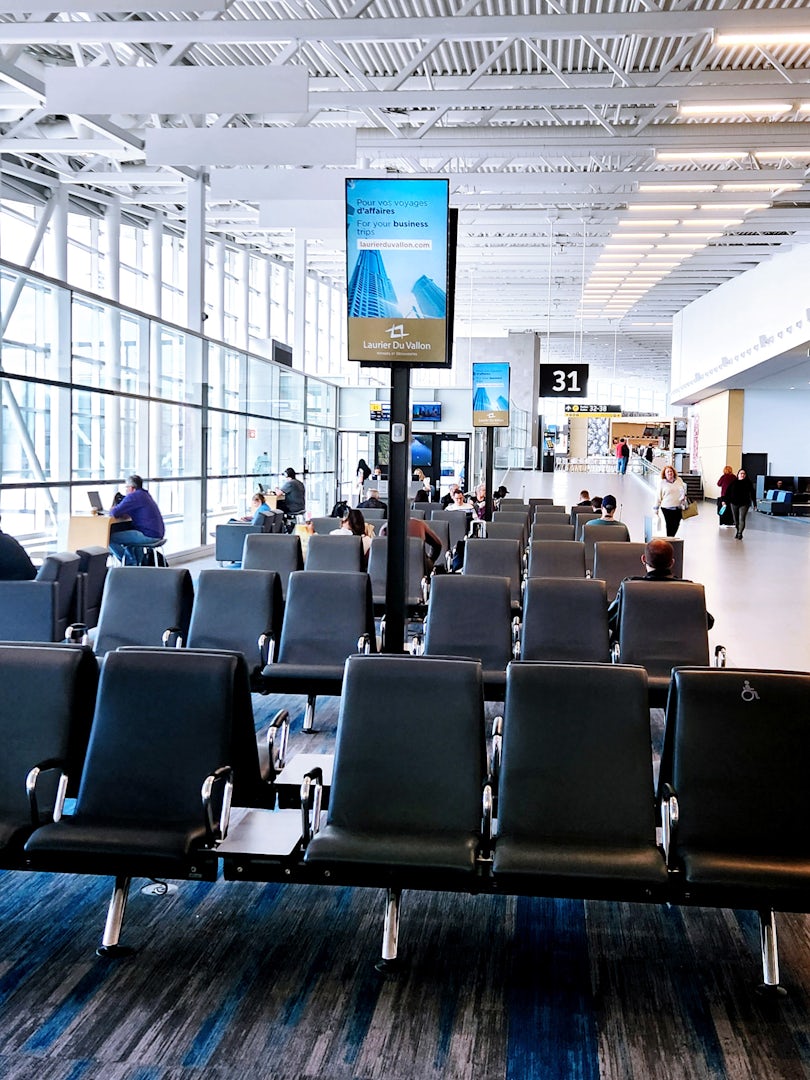 Quebec airport - Laurier Ad