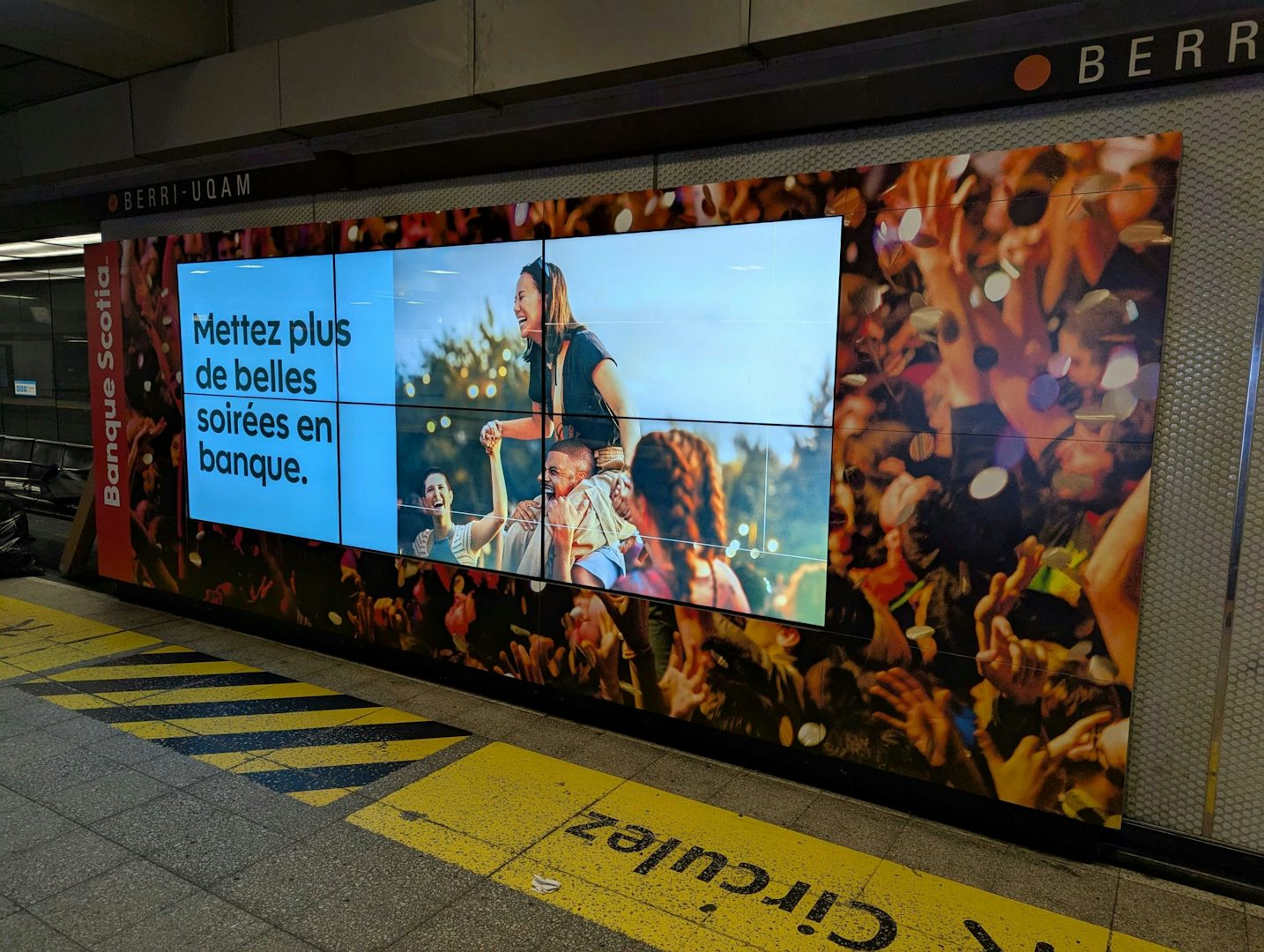 Metro Digital mural - Banque Scotia Ad