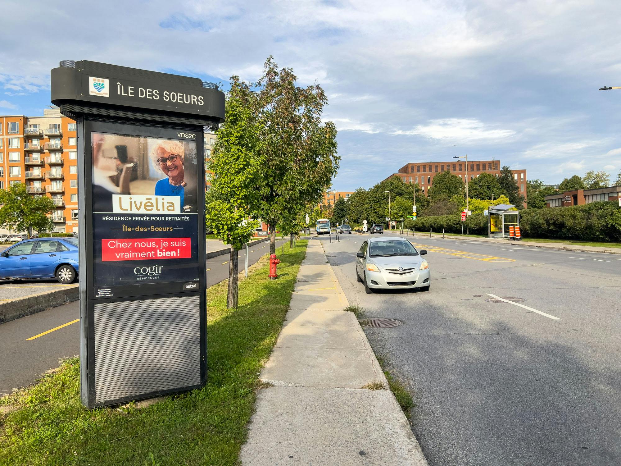 street column with cogir advertisement