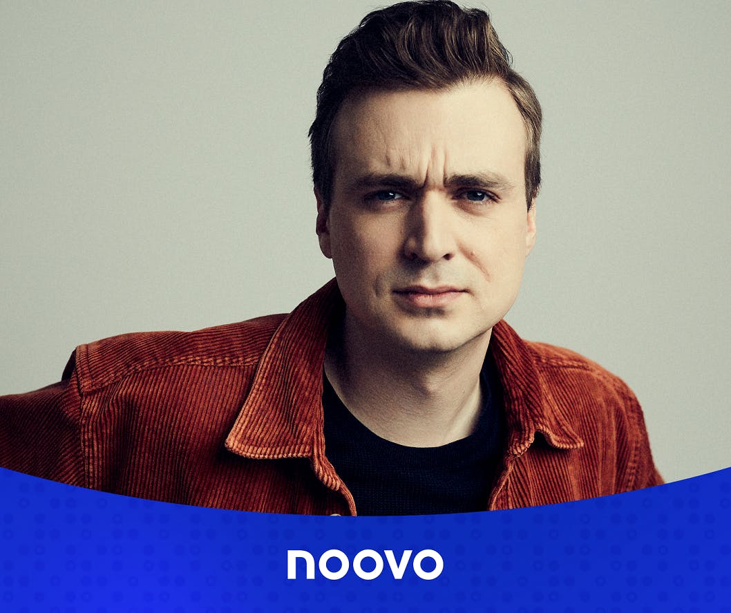 Image en vedette de l'article CLUB SOLY : Arnaud Soly amène son humour unique sur Noovo cet automne!