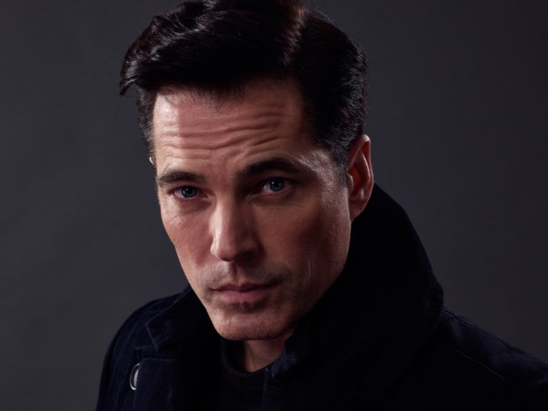 TIM ROZON Image of Tim Rozon as Luke Roman