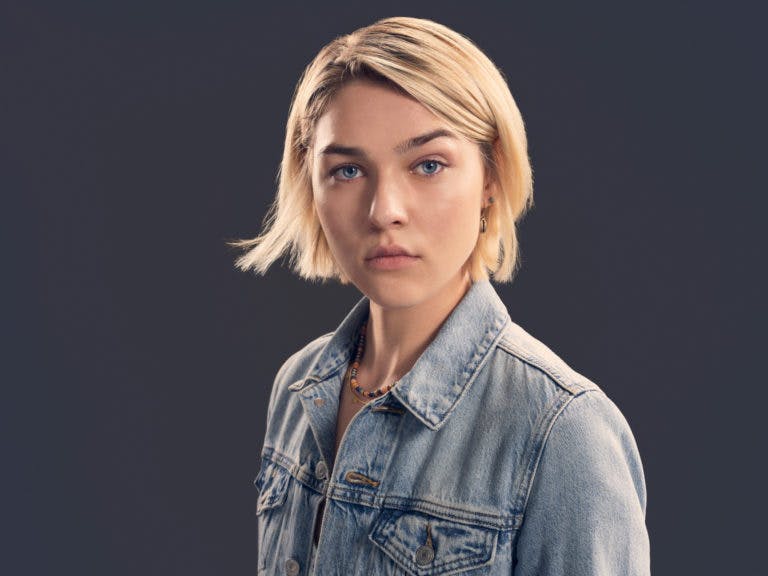 Image of Zyra Gorecki as IZZY HARRIS