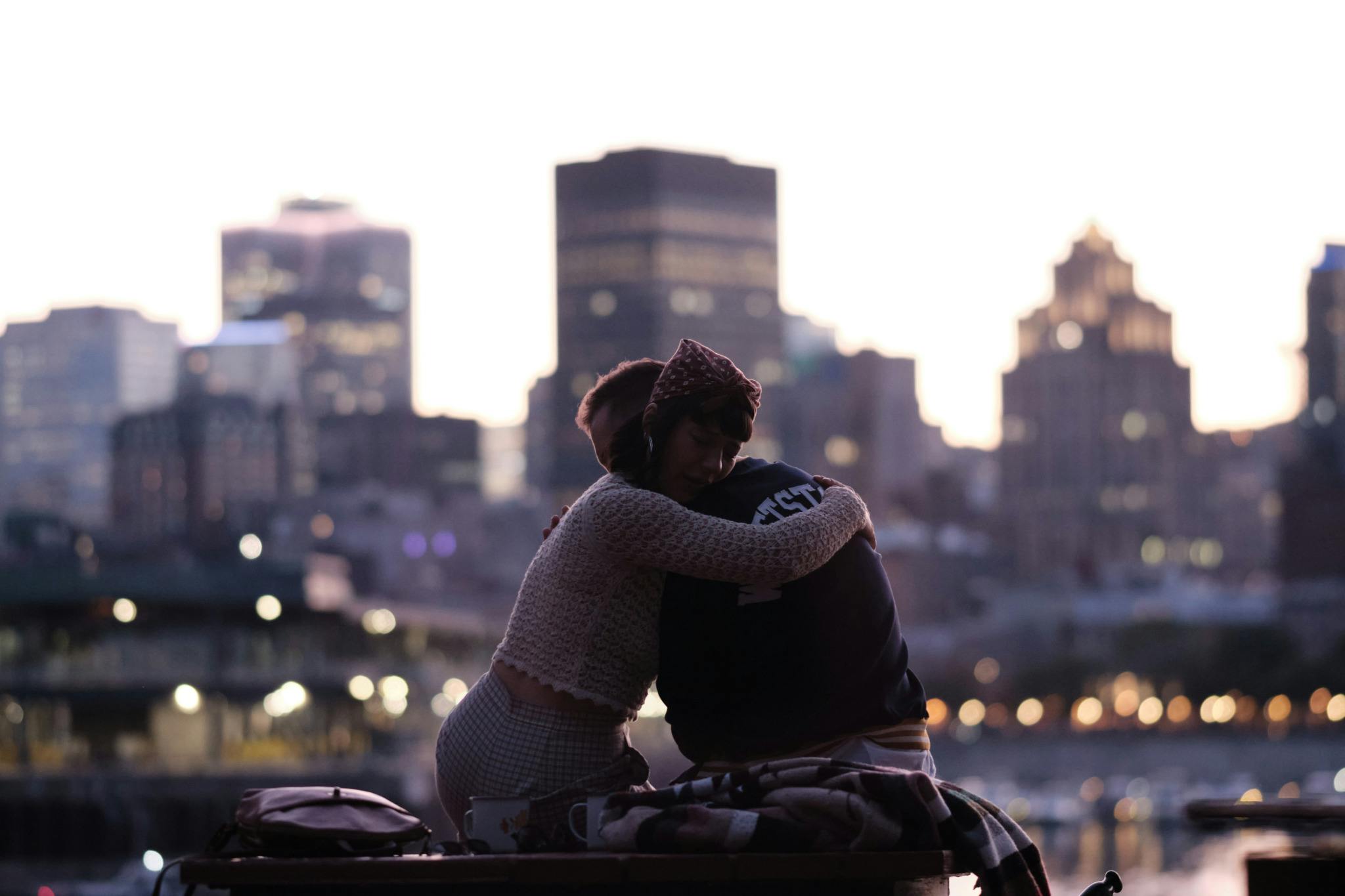 Image en vedette de l'article Voyez les premières images de l’ultime saison de la série originale Crave POUR TOUJOURS PLUS UN JOUR