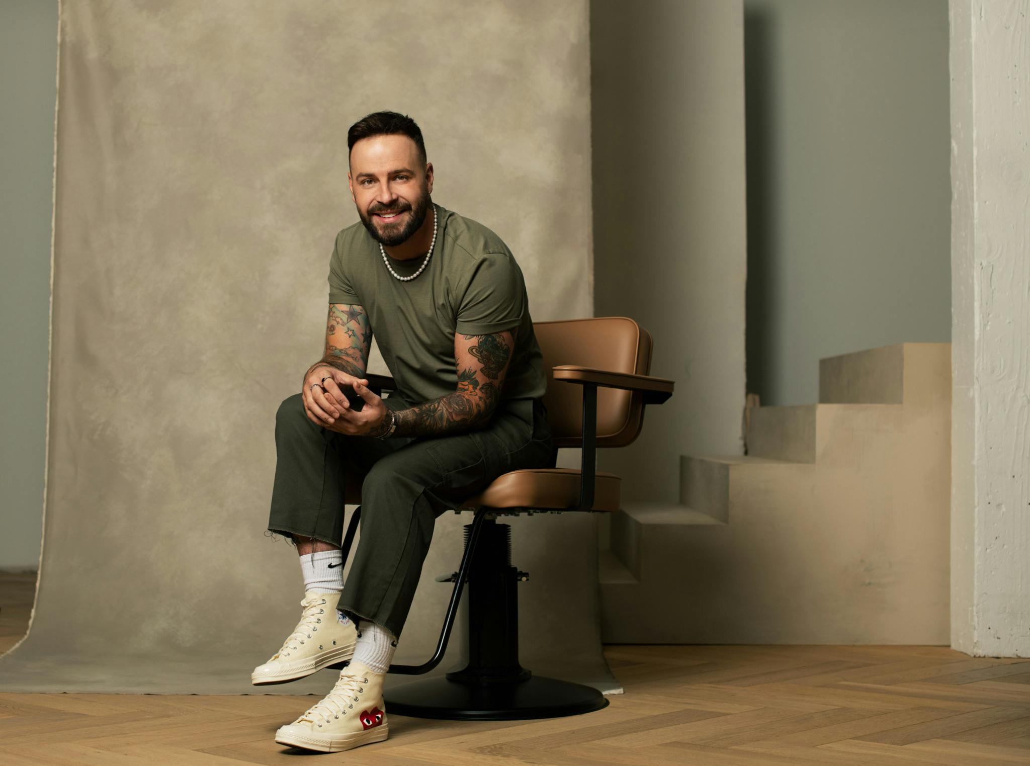 Image en vedette de l'article LANCEMENT DE LA SÉRIE CHEZ MARCUS SUR NOOVO.CA – UN ACCÈS PRIVILÉGIÉ À LA VIE DU COIFFEUR ET ENTREPRENEUR PASSIONNÉ