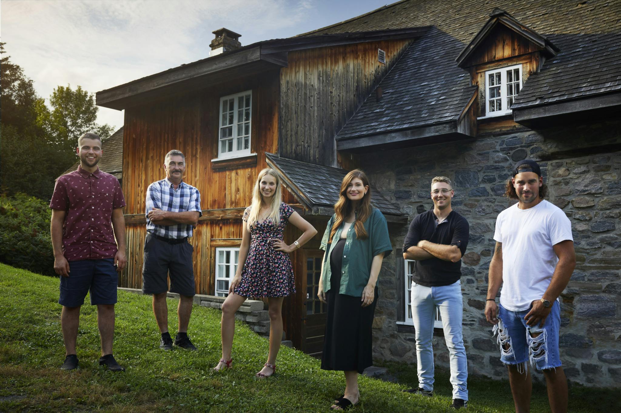 Image en vedette de l'article VOICI LES CINQ AGRICULTEUR(TRICE)S DE LA 10E SAISON DE L’AMOUR EST DANS LE PRÉ!
