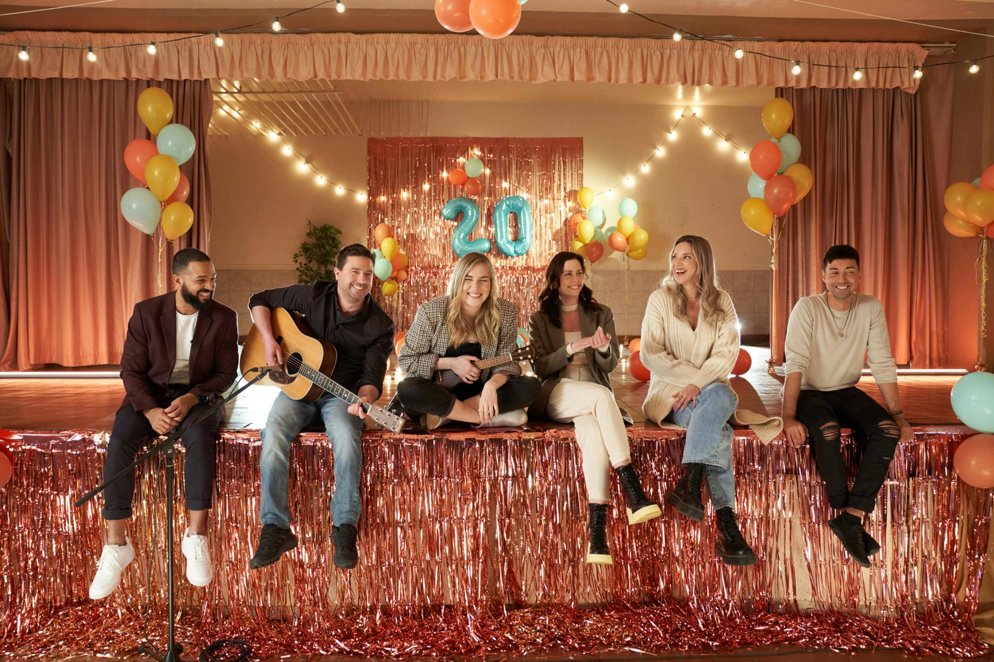 Image en vedette de l'article MIXMANIA : 20 ANS PLUS TARD dès le 22 juin sur Crave! À partir de maintenant, tout peut arriver!