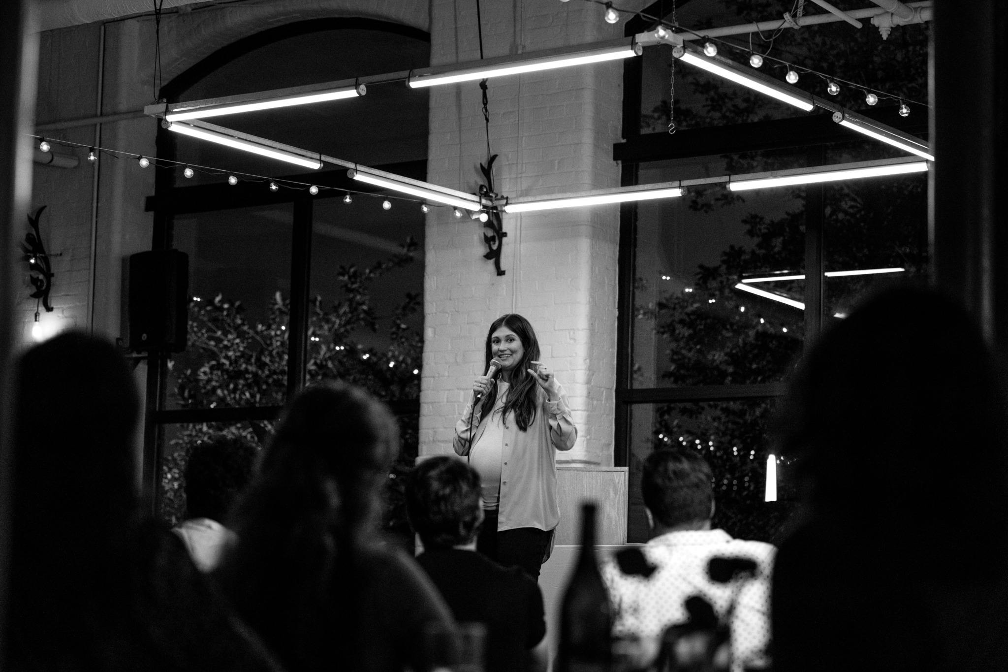 Image en vedette de l'article Le spectacle KATHERINE LEVAC : GROSSE disponible sur Crave dès le 6 juillet