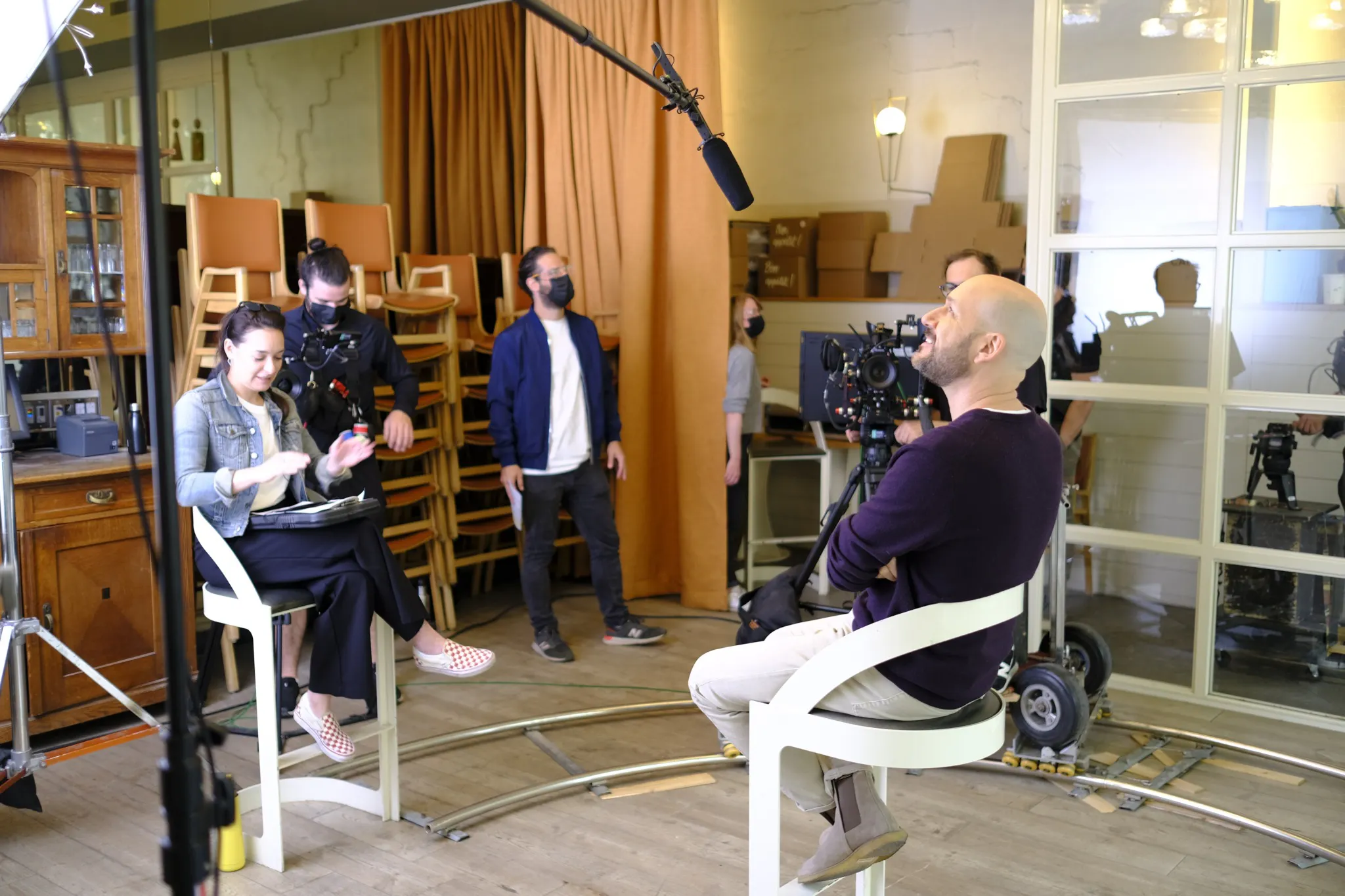 Image en vedette de l'article ÉC(RIRE) : UNE SÉRIE D’ENTRETIENS AVEC LES PLUS GRANDS SCÉNARISTES DE COMÉDIE DE FICTION DE LA TÉLÉVISION ET DU CINÉMA QUÉBÉCOIS