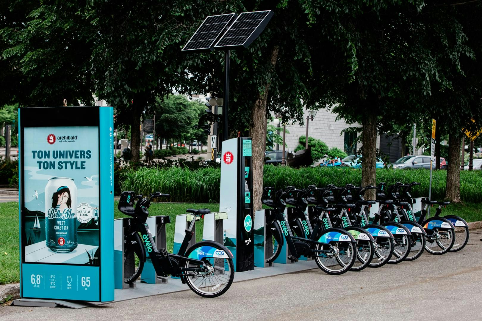 Astral board attached to a Bikeshare station, featuring an Archibald ad