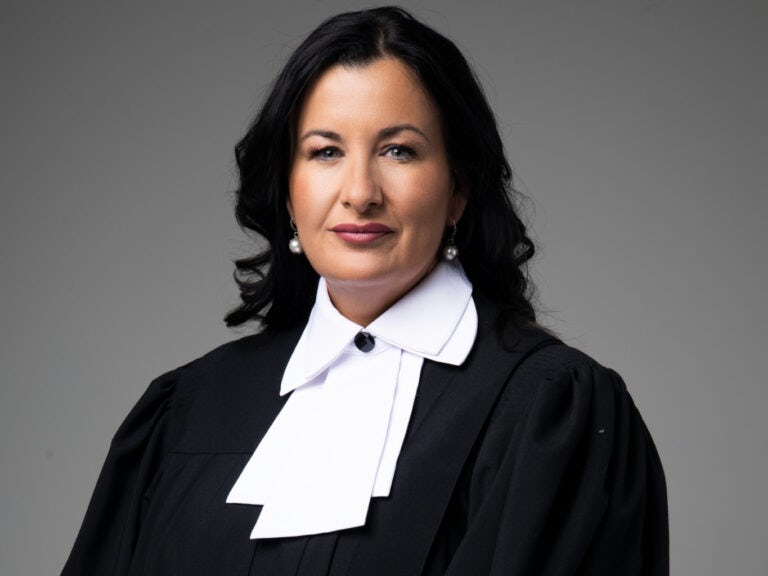 LES JUSTICIERS_saison I_gen_01_Julie Couture_Éric Myre_72 Julie Couture, avocate
