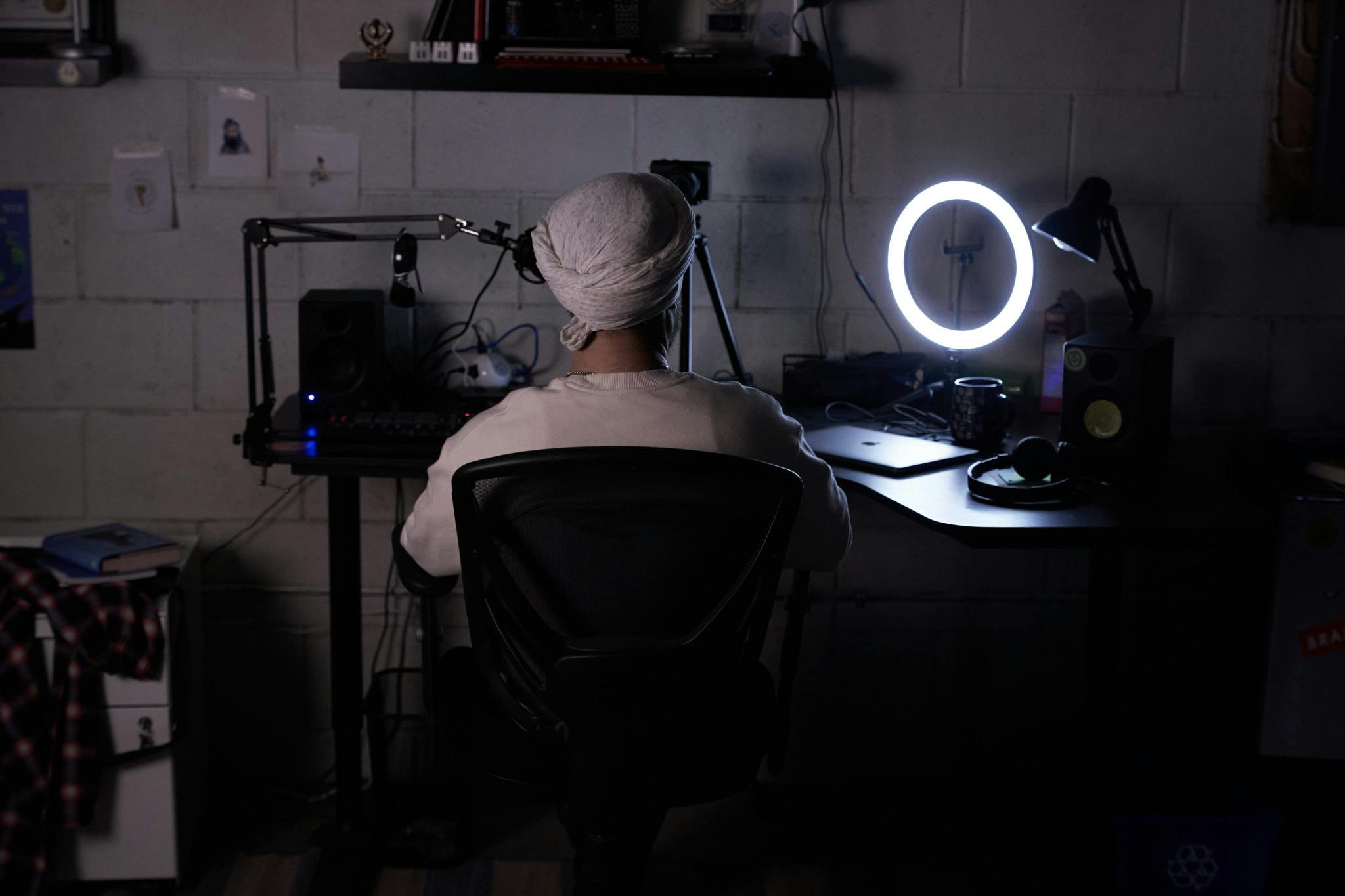 Image for the Production Underway on New Crave Original Comedy, LATE BLOOMER press release