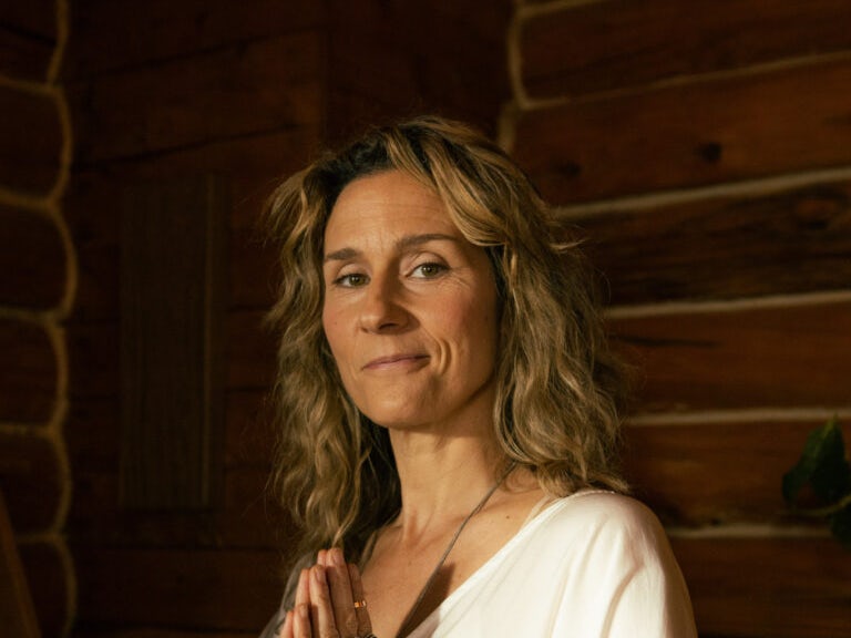 INSPIREZEXPIREZ_Credit Eva-MaudeTC Image de Édith Cochrane jouant le rôle de CAROLANNE