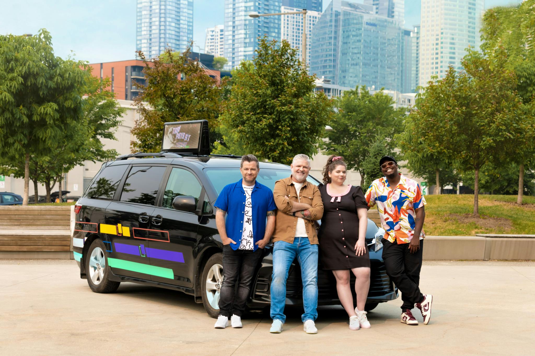 Image en vedette de l'article Michelle Desrochers, Patrick Groulx, Dominic Paquet et Kevin Raphaël mettent la clé dans le contact pour TAXI PAYANT : L’ESCOUADE