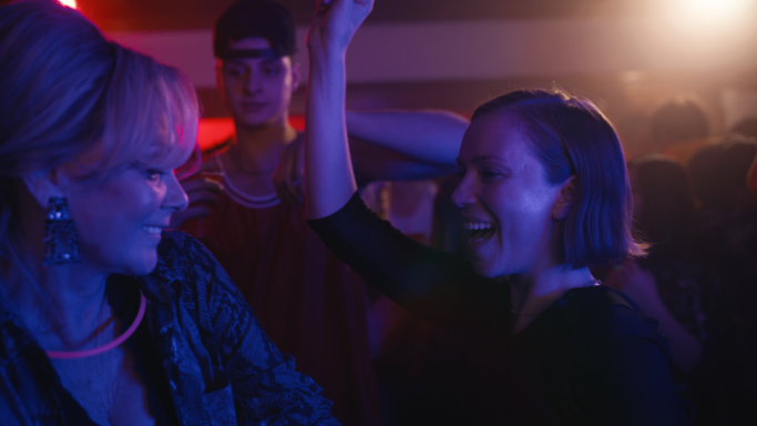 Jean Smart and Hannah Einbinder dancing in HACKS