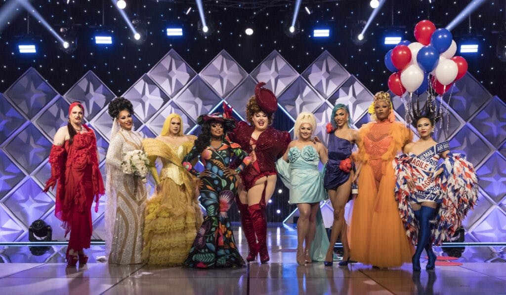 Canada's Drag Race: Canada vs The World all queens standing next to each other