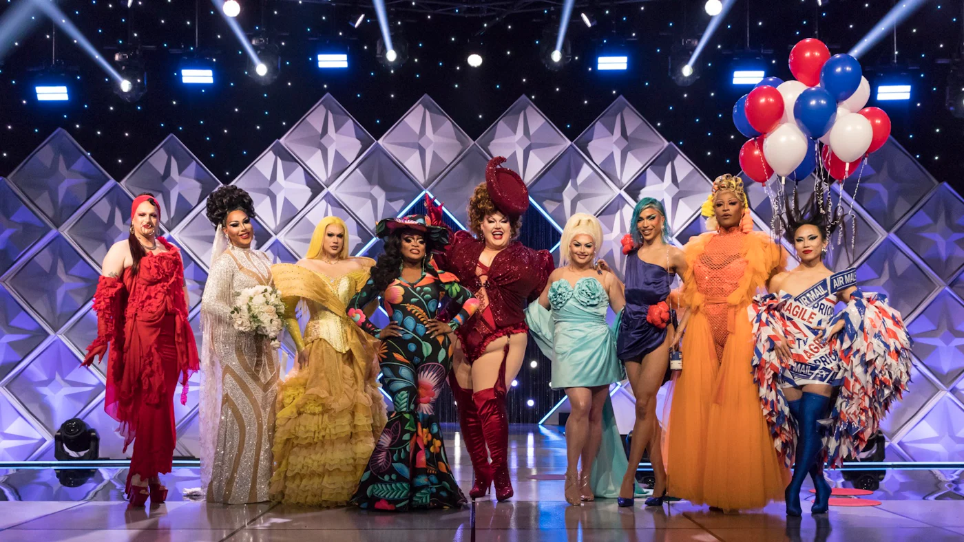 Canada's Drag Race: Canada vs The World all queens standing next to each other