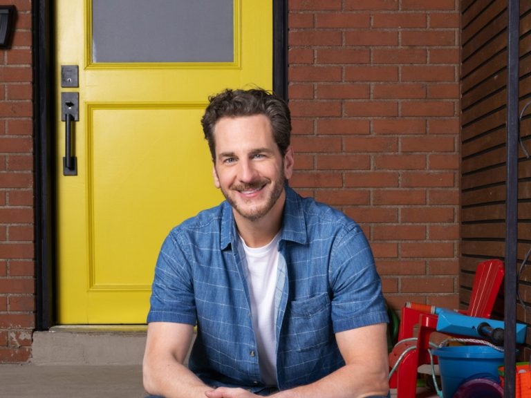 CRE_S4_Front_Steps_2294_R2 Image of James Berney as Aaron Abrams