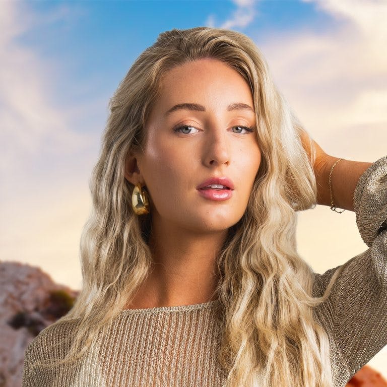 Image de  jouant le rôle de MARIE-MAY