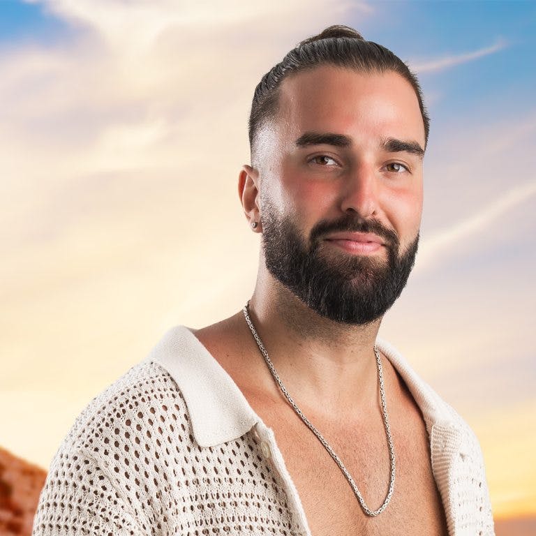 Image de  jouant le rôle de RAPHAËL