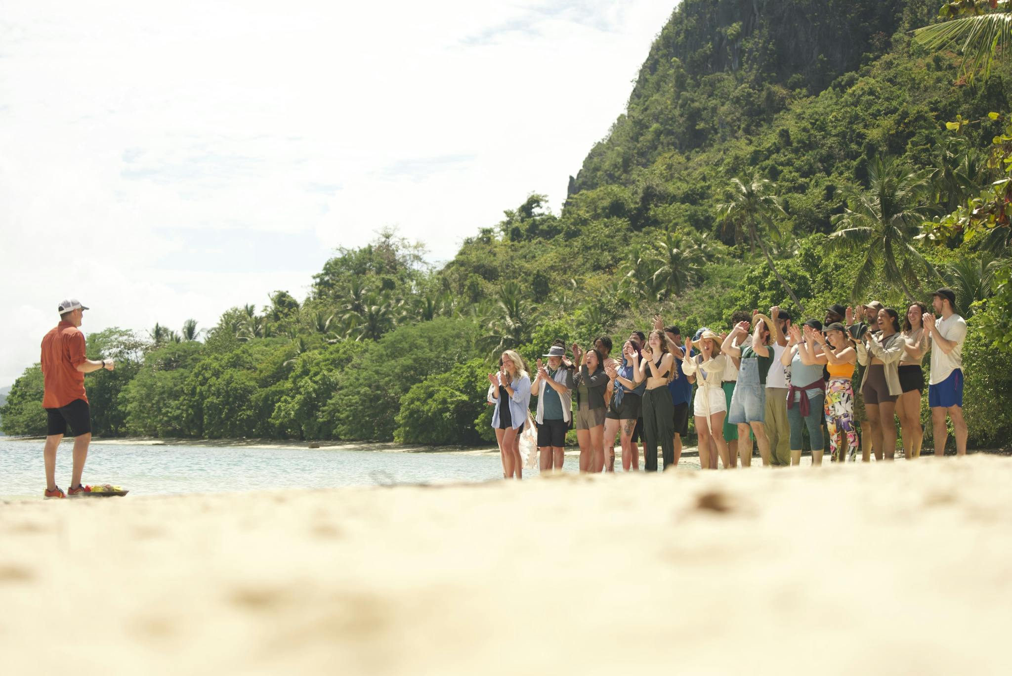 Image en vedette de l'article Choix déchirants, météo difficile et discussions stratégiques : « c’est comme ça que commence la troisième saison de SURVIVOR QUÉBEC »