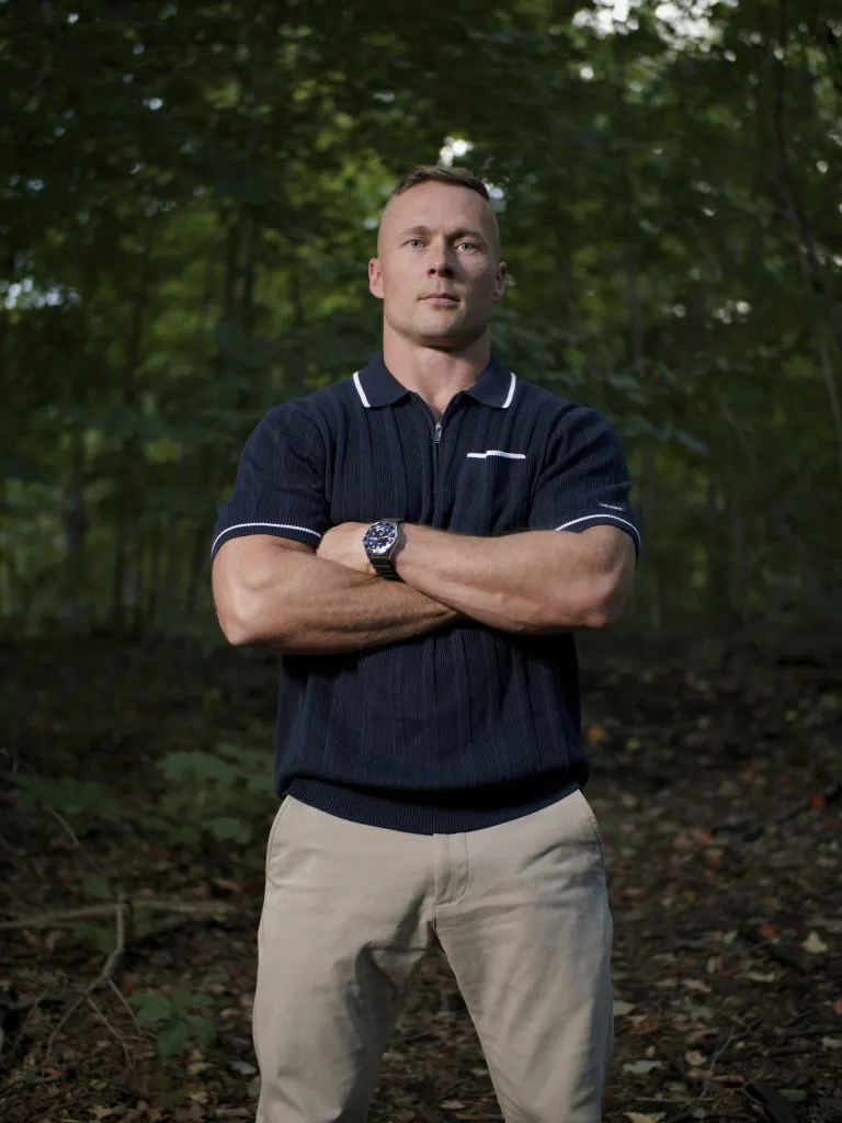 Image de 38 ans, entrepreneur électricien jouant le rôle de Michaël