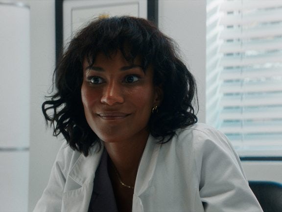 Inspirez expirez_S02_Ep18_006 Image de Naadei Lyonnais jouant le rôle de NADÈGE