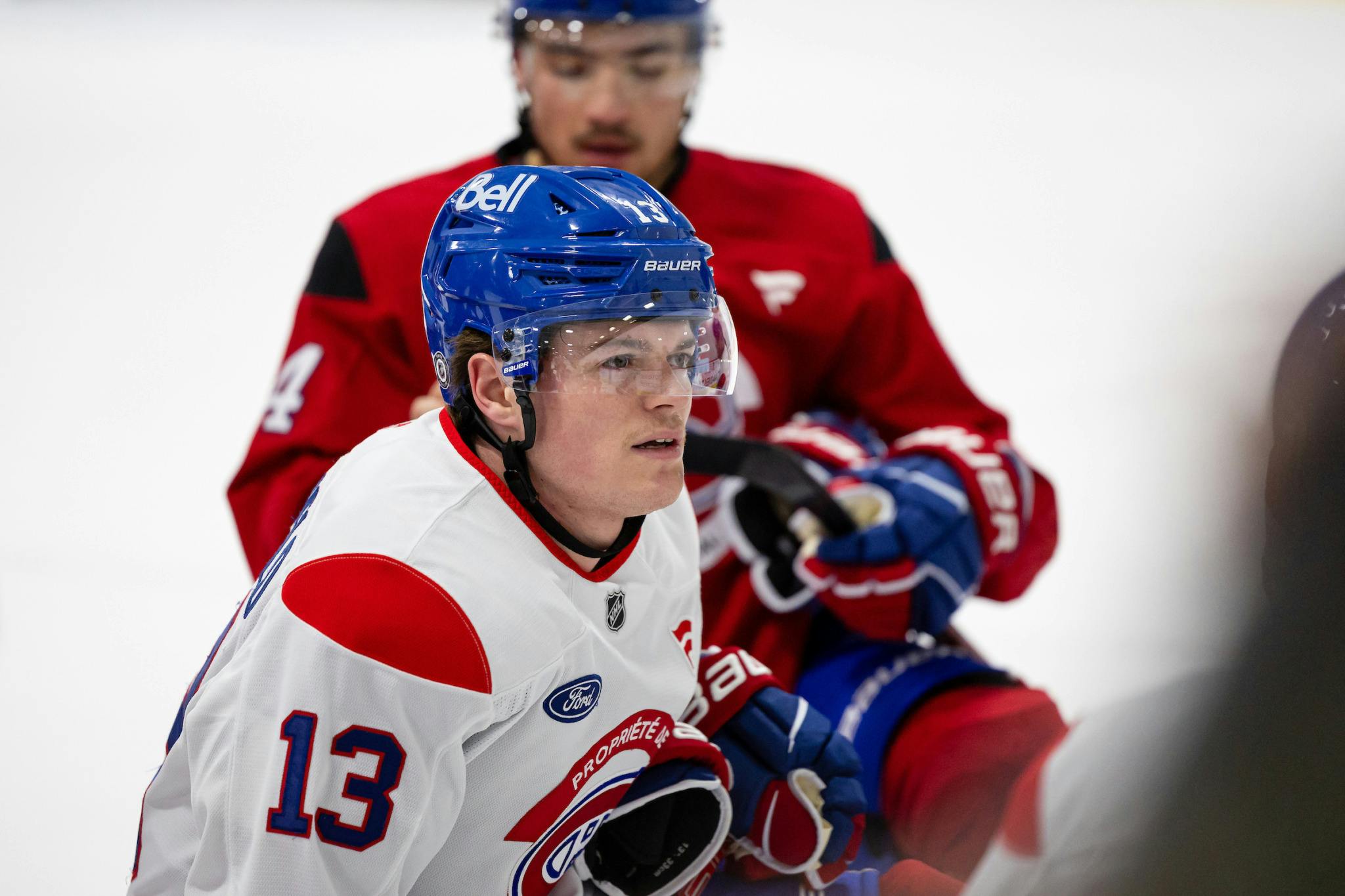 Image en vedette de l'article Du camp d’entraînement aux séries éliminatoires | La 2e saison de LA RECONSTRUCTION : AU CŒUR DES CANADIENS DE MONTRÉAL débarque sur Crave dès le 21 août