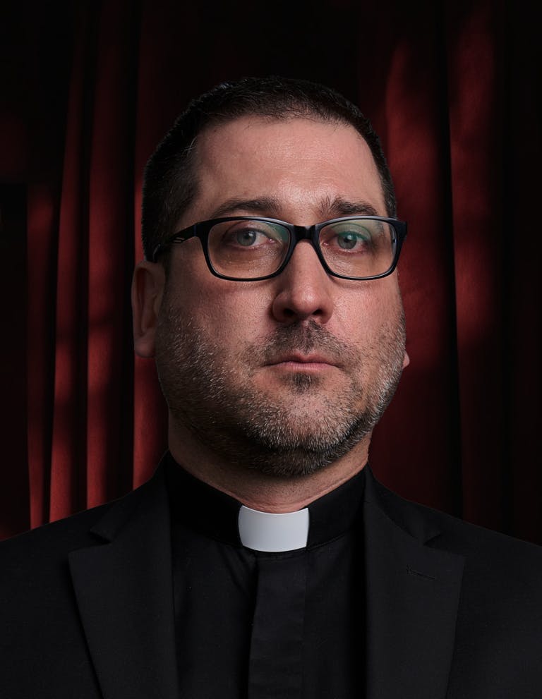 Image de  jouant le rôle de Abbé François