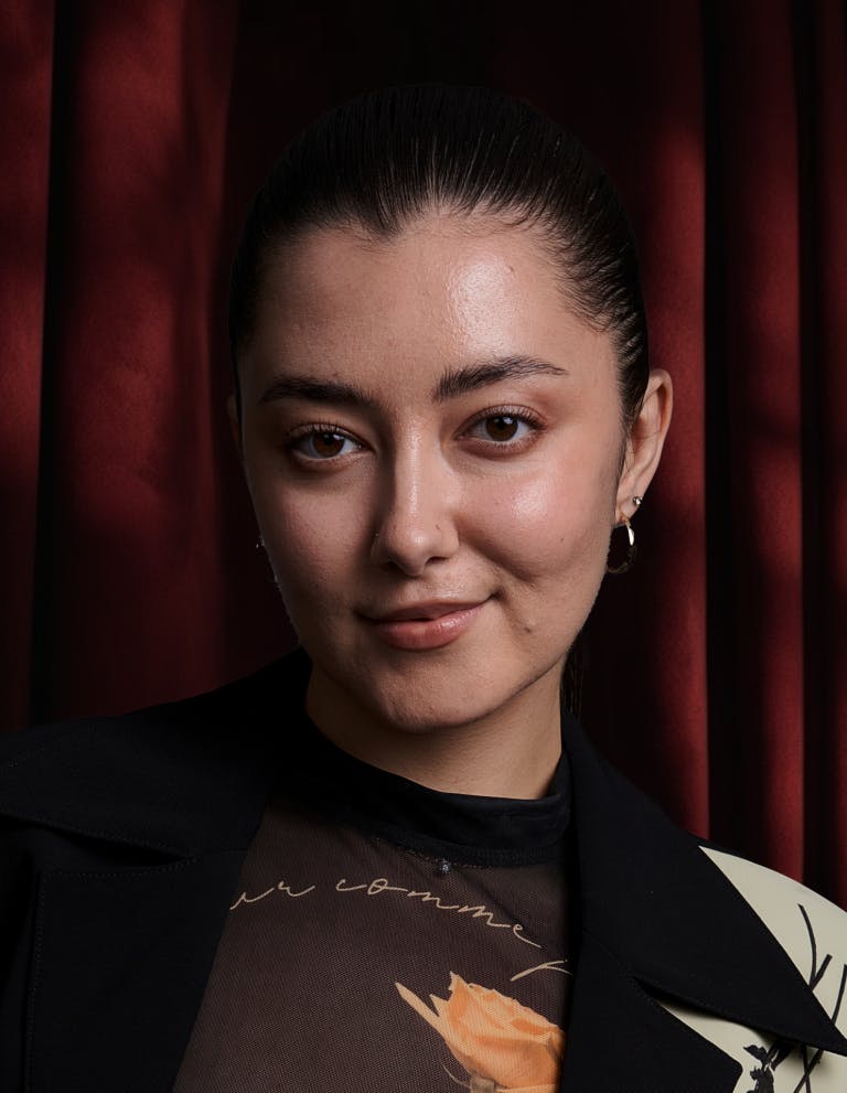 Image de  jouant le rôle de Geneviève