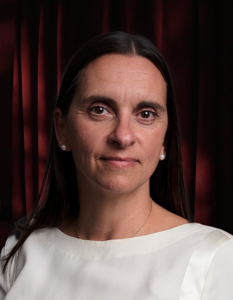 Image de  jouant le rôle de Karine