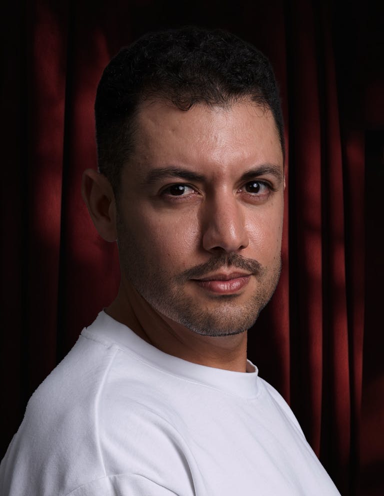 Image de  jouant le rôle de Younes