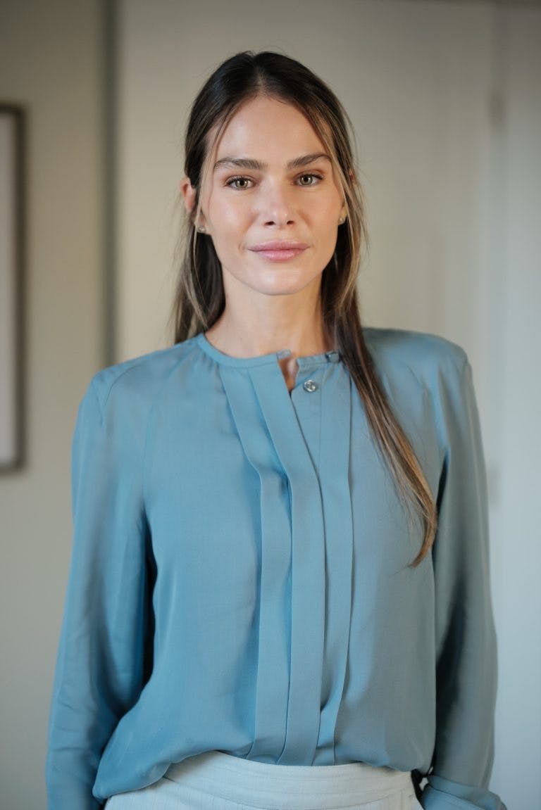 Image de Maripier Morin jouant le rôle de Delphine Côté