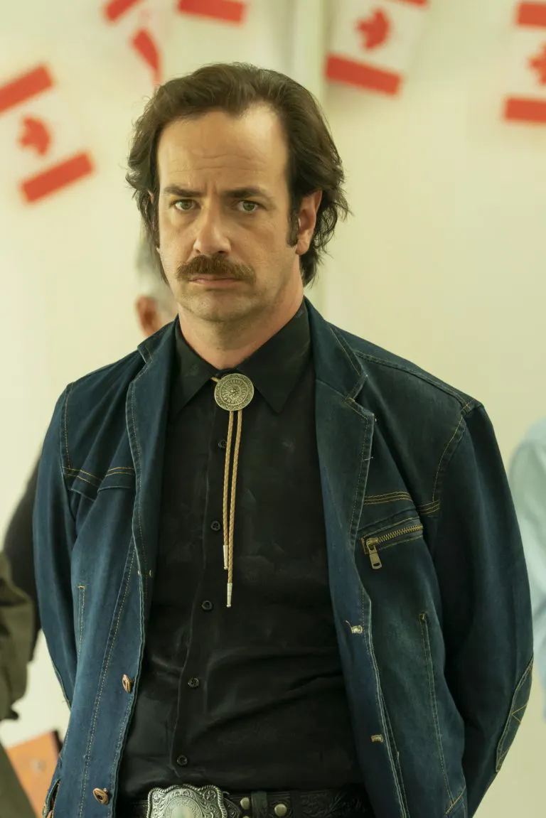 Image de Robin-Joël Cool jouant le rôle de Josh, Premier ministre fédéral