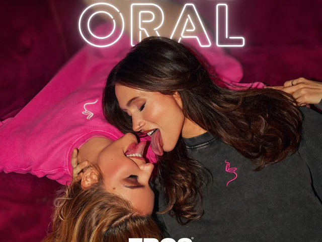 Sexe Oral_1080x1080 Image de jouant le rôle de Sexe oral